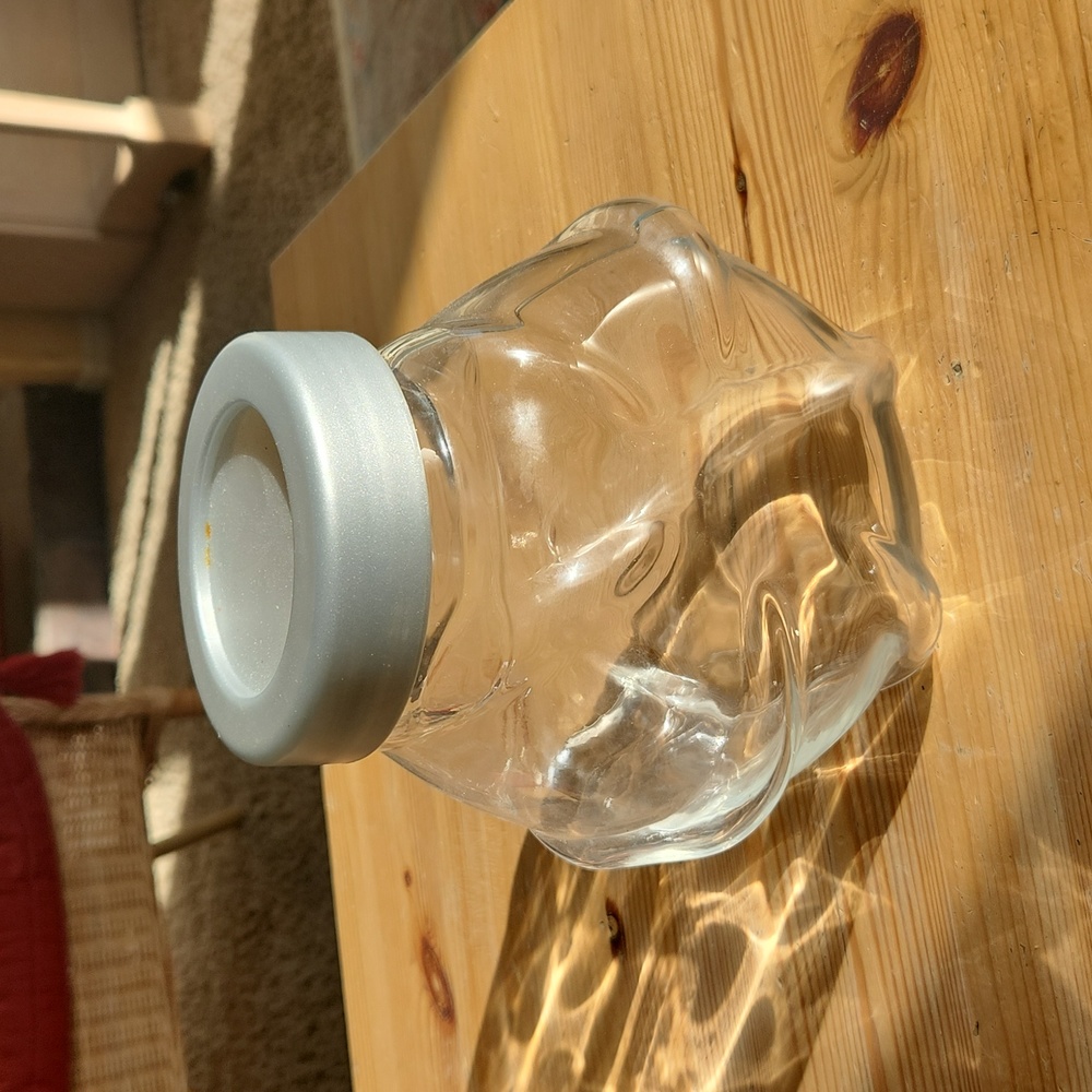 Glass jar